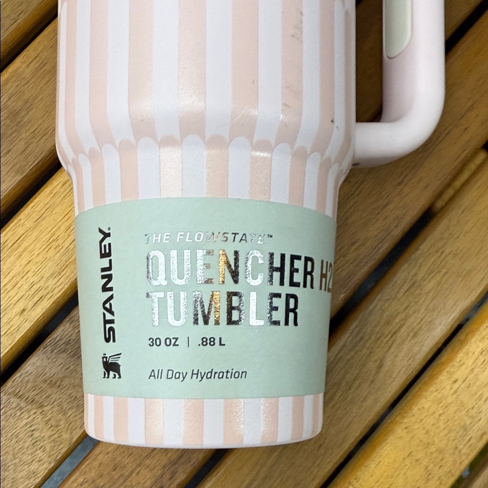 Stanley Quencher H2.0 Tumbler in Light Pink - Picture 2 of 3